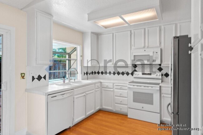Building Photo - 2758 Croft Dr