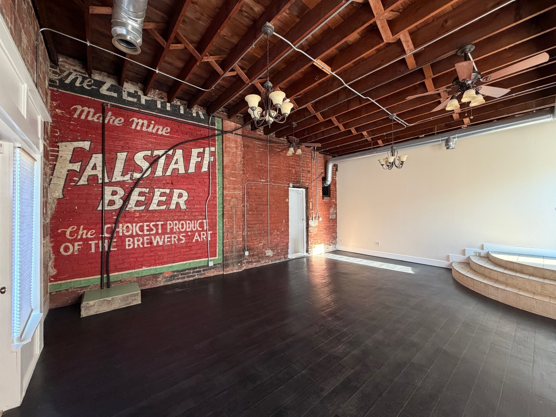 Building Photo - 701 Pierce St