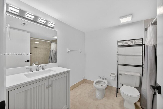 Building Photo - 800 SW 104th Ct