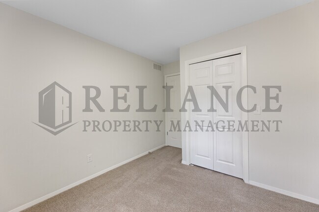 Building Photo - 2021 S Flynn St