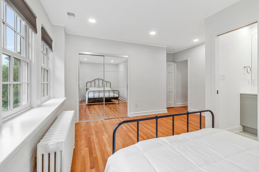 Building Photo - 4414 Volta Pl NW