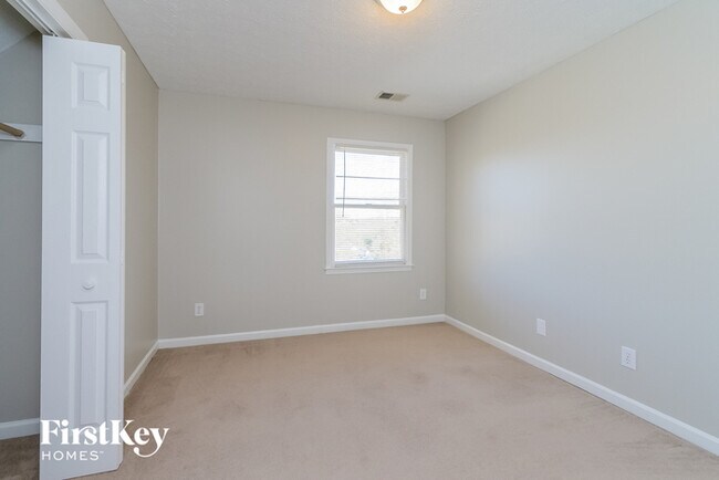 Building Photo - 6391 Flat Rock Dr