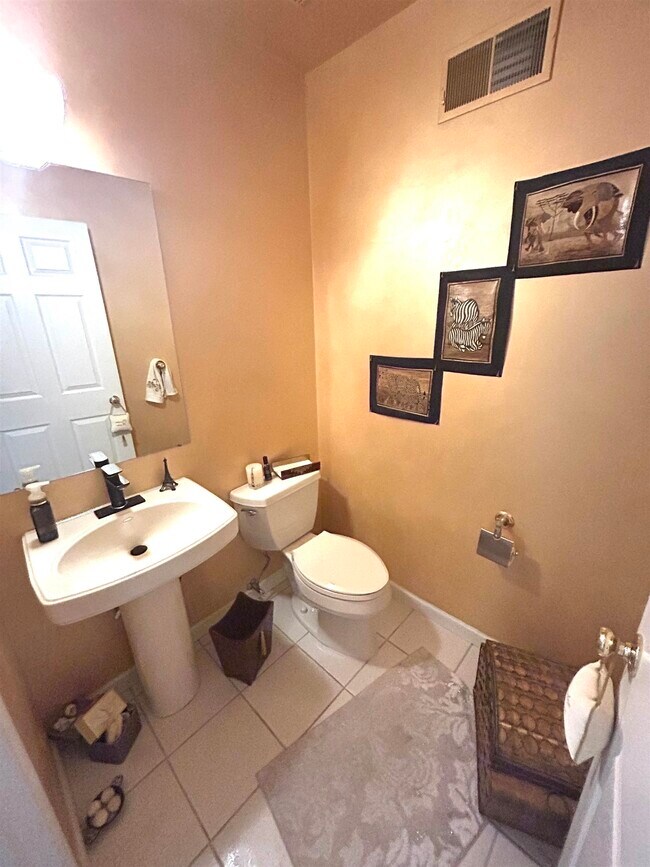 Building Photo - 302 Grand Ridge Dr