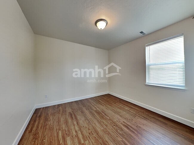 Building Photo - 1519 S Horton St