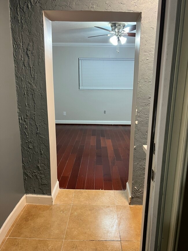 Building Photo - 7956 Lasalle Blvd - Apartment