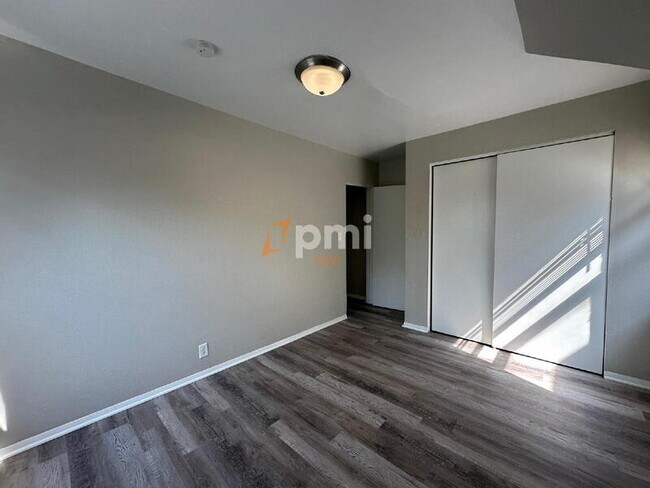 Building Photo - 108 Osborn St