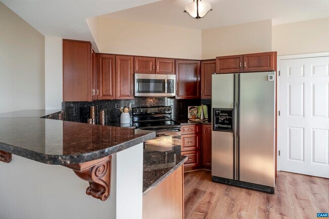 Building Photo - 1055 Weybridge Ct