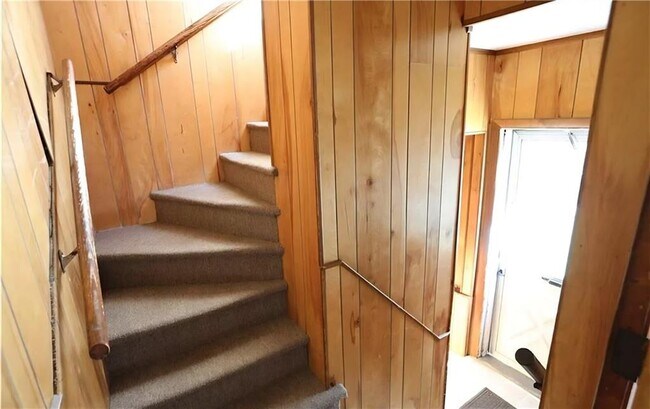 Building Photo - 495 Broad St