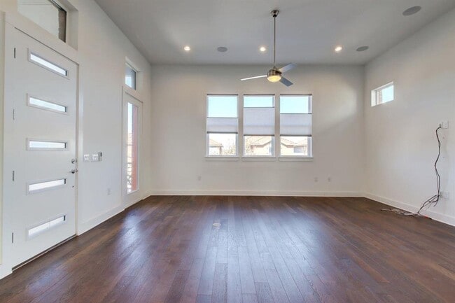 Building Photo - 6133 Seville Dr