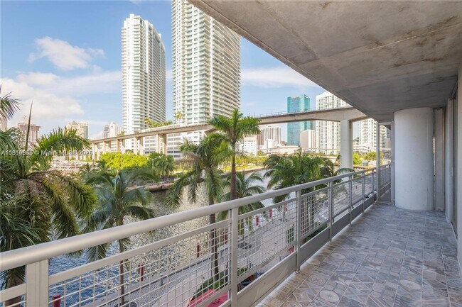 Primary Photo - 690 SW 1st Ct