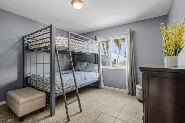 Building Photo - 4002 Oasis Blvd