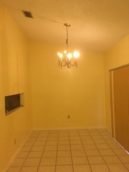 Building Photo - 1703 San Remo Cir