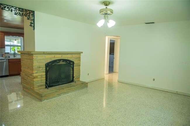 Building Photo - 904 Brookside Dr