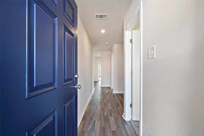 Building Photo - 15528 Briar Forest Dr