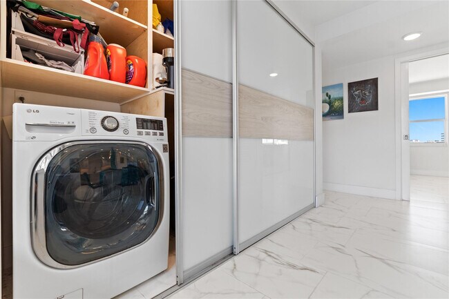 Building Photo - 121 Golden Isles Dr