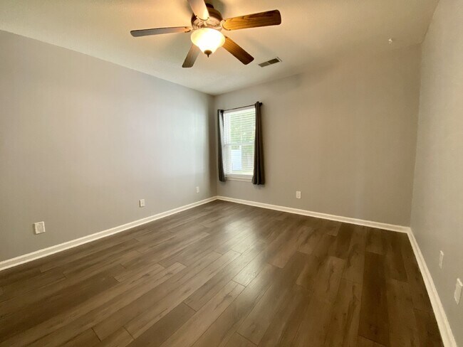 Building Photo - Four Bedroom Home Available in Edgefield!