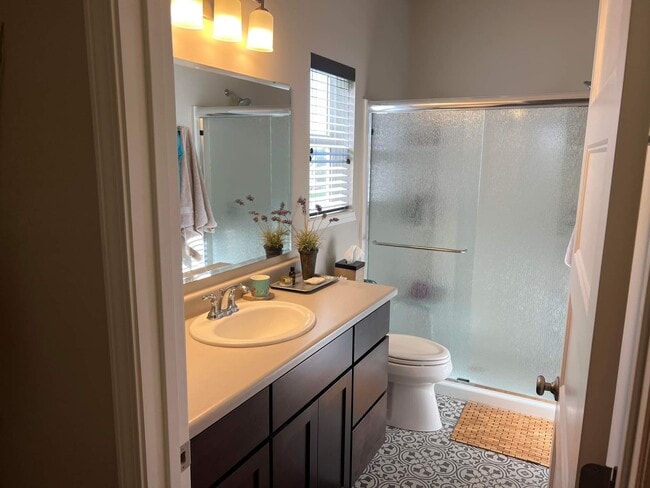 Master Bath - 1827 Waterfall Way