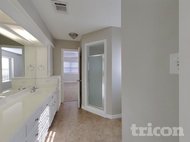 Building Photo - 15806 Crystal Brook Dr