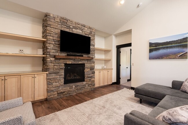 Building Photo - Furnished Northwest Crossing Craftsman in Quiet Cul-de-Sac