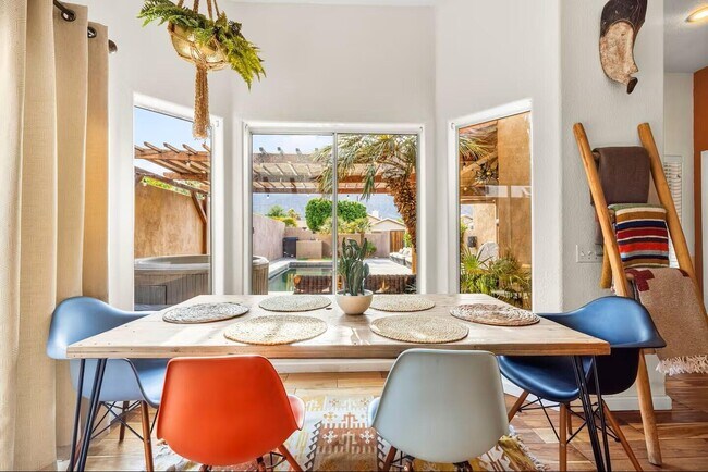 Building Photo - 53180 Avenida Mendoza