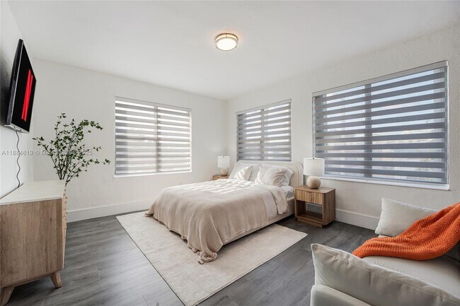Primary Photo - 301 SW 10th Ave