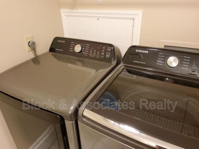 Building Photo - 185 Forest View Dr