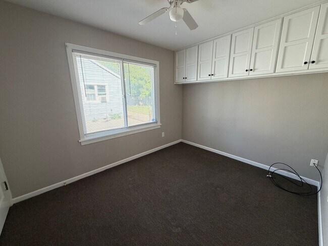 Building Photo - Two Bedroom Ranch for Rent
