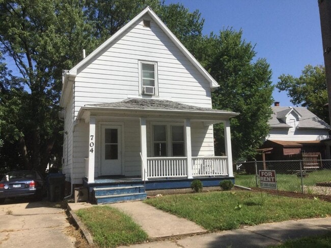 Primary Photo - 704 W High St
