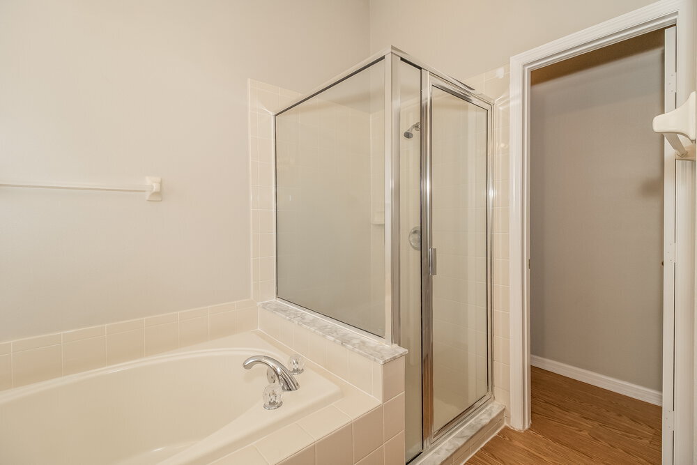 Building Photo - 633 Straw Lake Dr