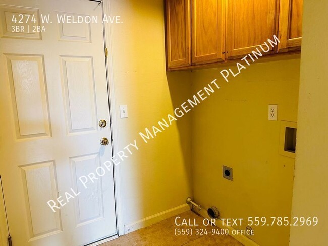 Building Photo - $1,900 Blythe & McKinley, 3 Bedrooms - W. ...