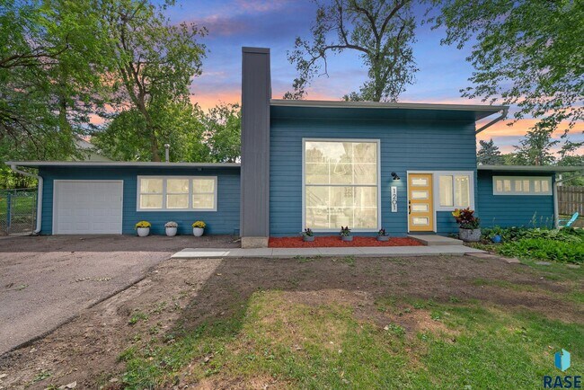 Primary Photo - 1201 S Jefferson Ave