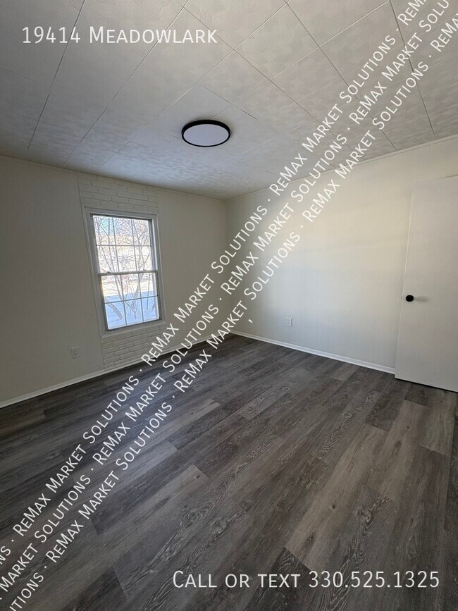 Building Photo - 19414 Meadowlark-