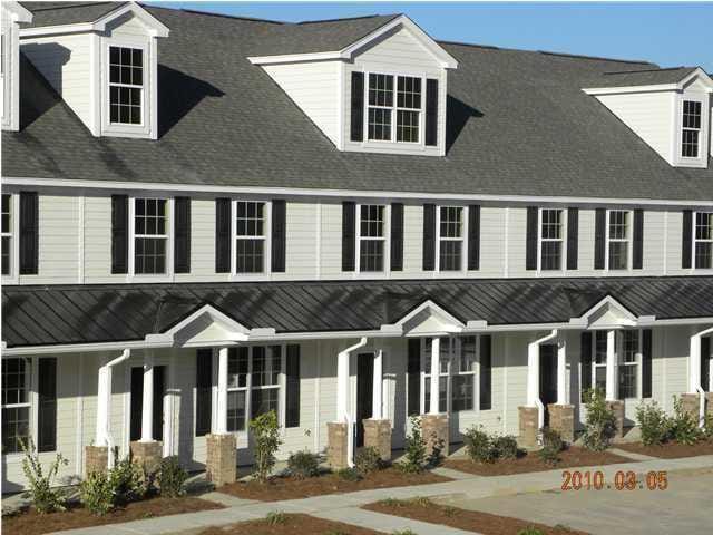 Building Photo - 2BR/2.5BA Condo Central Commons Gated Community - Available 5/1!
