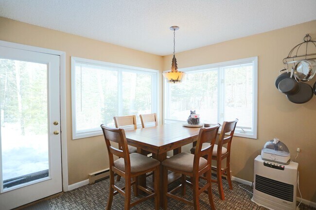 Building Photo - Seasonal 6 Month Lease Available!  $1,700/ mo Charming Two-Bedroom Condo in Waterville, NH!