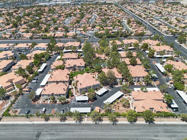 Building Photo - 2-Bedroom Condo in Gated Community!