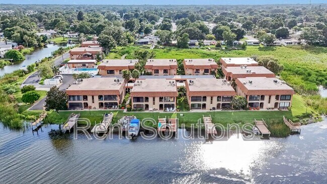 Building Photo - 10192 Seminole Island Dr