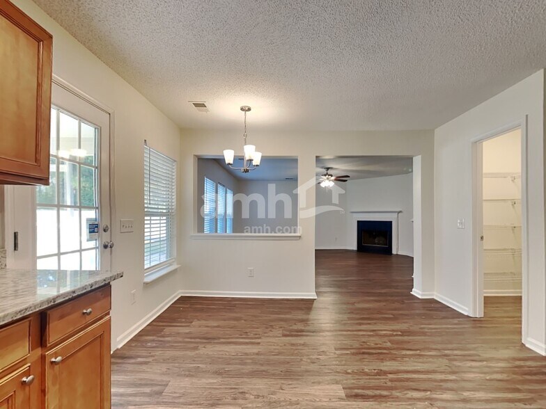 Building Photo - 170 Southport Dr