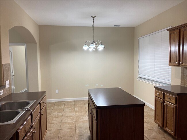 Building Photo - 4903 Summer Ridge Dr
