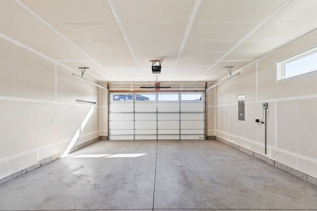 Building Photo - 6931 Dubuis Dr
