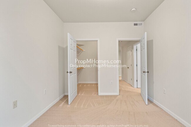 Building Photo - Wonderful Three Bedroom Condo at The Summe...