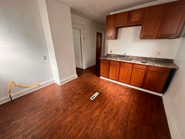 Building Photo - 2118 Denison Ave