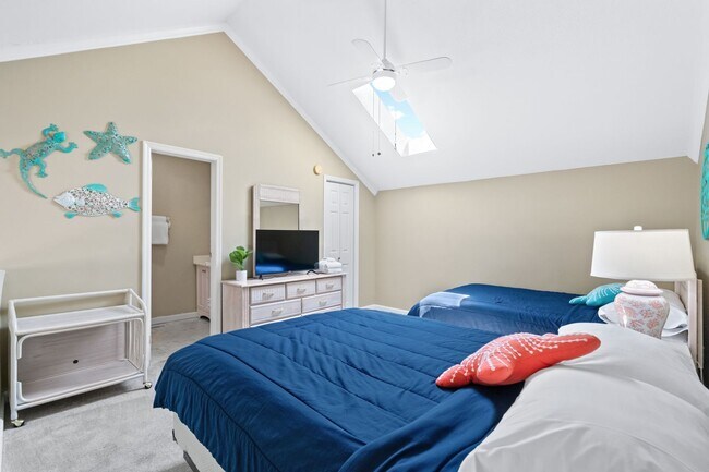 Building Photo - Fully Furnished W/ All Utilities Included! Seasonal Rental available 11/30/25-3/31/26