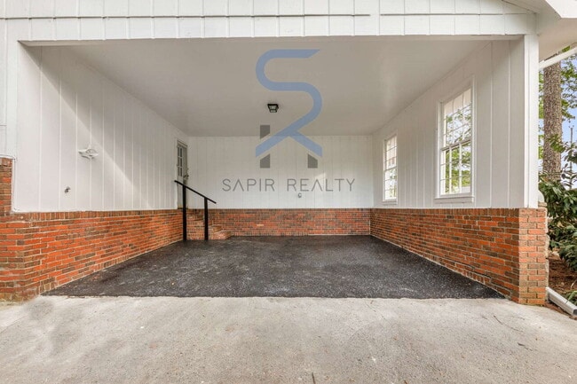Building Photo - 2694 Hickory Valley Dr