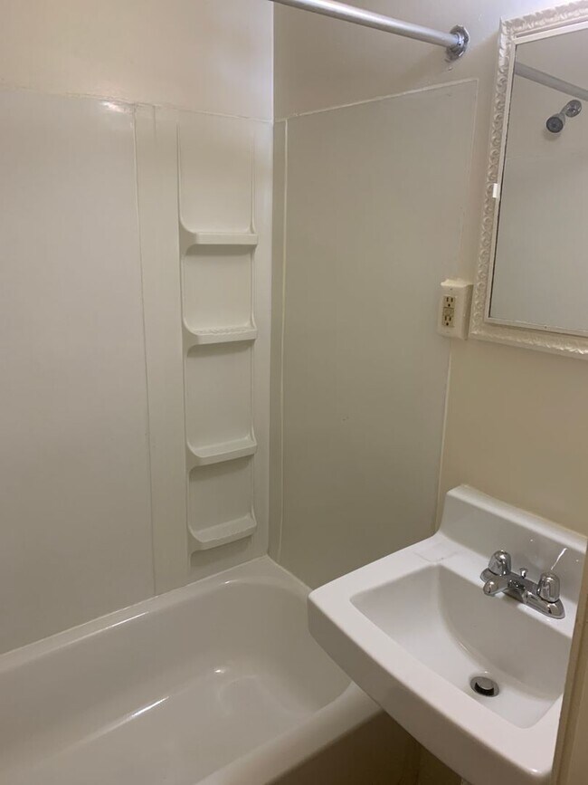 Building Photo - York City-3 Bedroom 1 Bath House