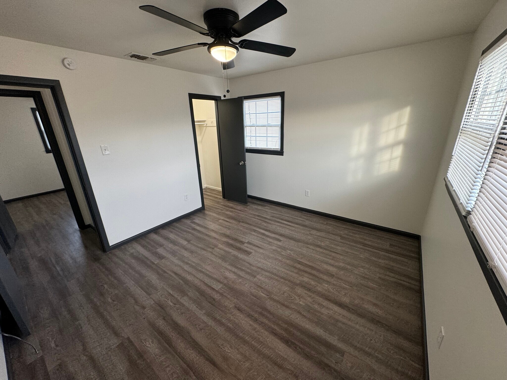 Building Photo - 1210 46th Pl