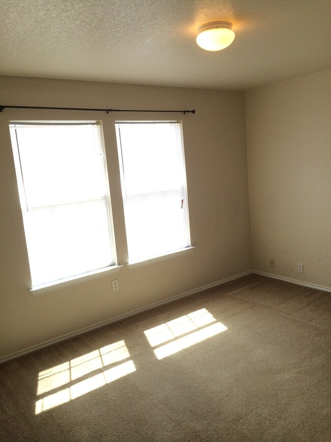 Building Photo - 6003 Ironmill Creek