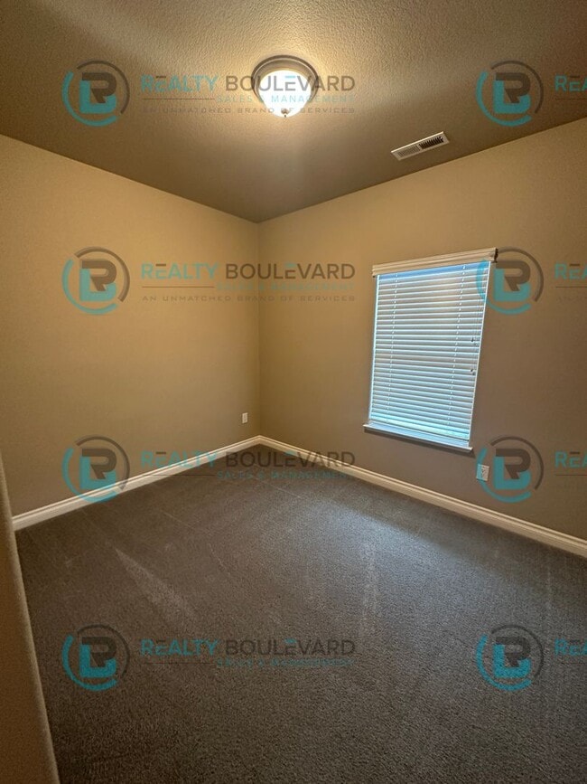 Building Photo - Beautiful 3 Bedroom located in Cold Springs!
