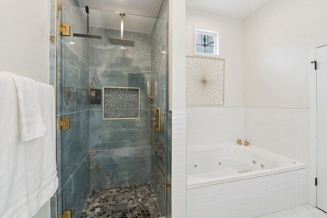 Building Photo - Fully Furnished: Beautiful 4-Bedroom Home ...