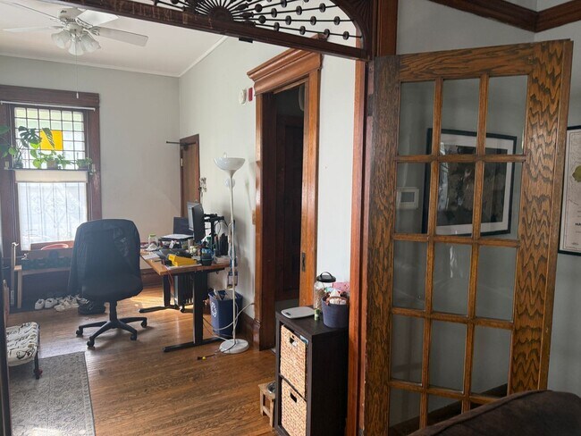 Building Photo - 2204 Grand Ave S