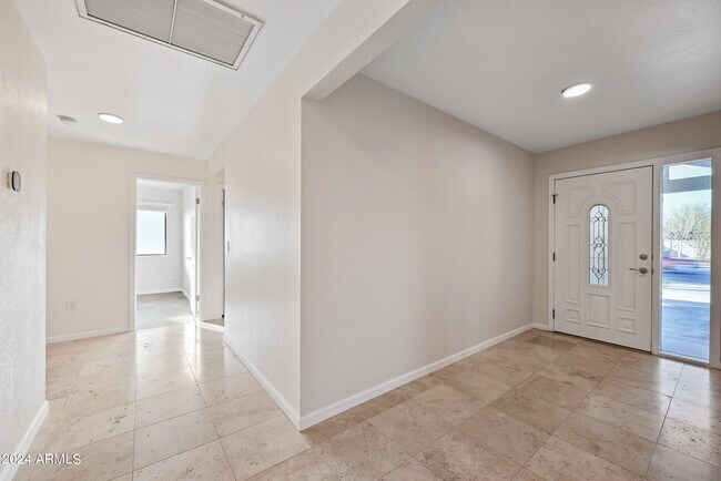 Building Photo - 1831 E La Jolla Dr